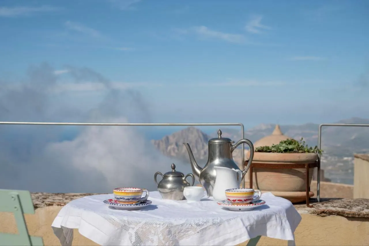 Casa Cattauro Camere Vista Cielo Erice Bed & Breakfast